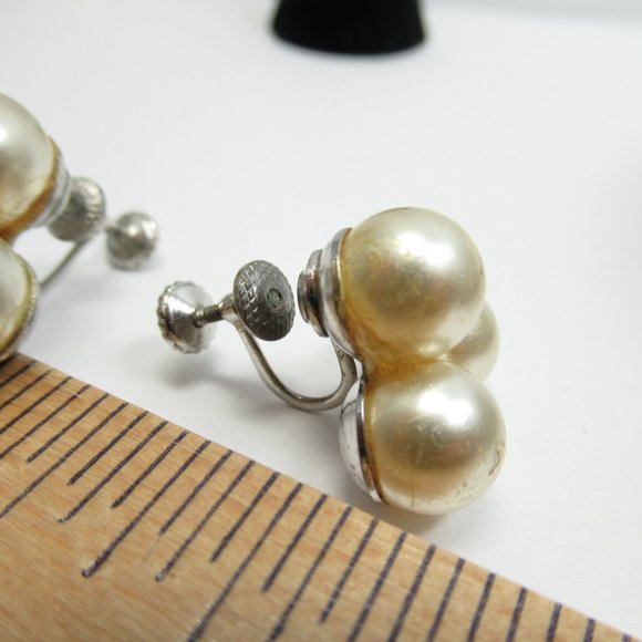 Vintage Pearl Cluster Screwback Earrings - Picture 6 of 6